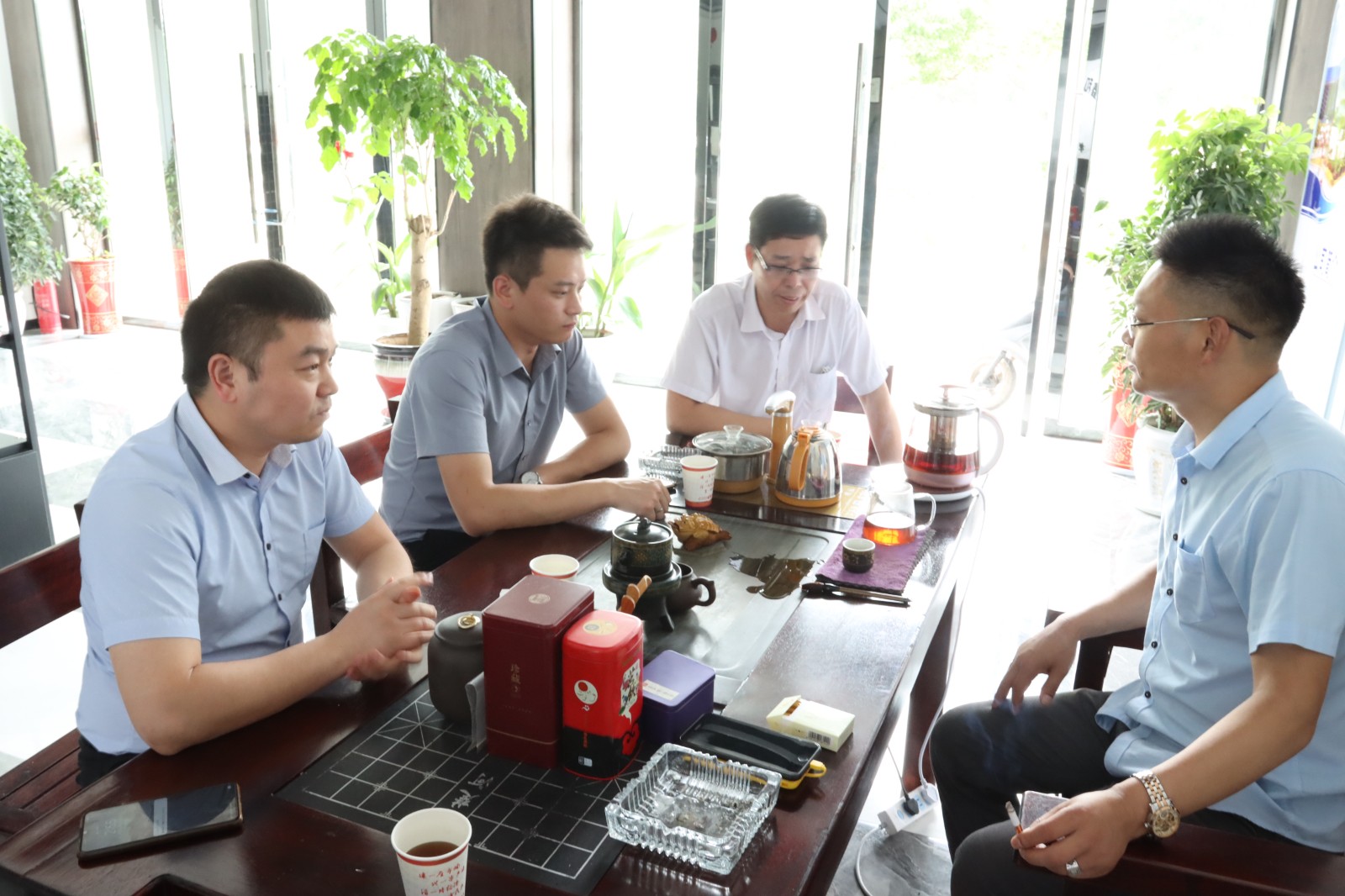 【意昂F凯捷品质服务与眷注】董事长带队亲临一线，，端午节巡检湖北片区