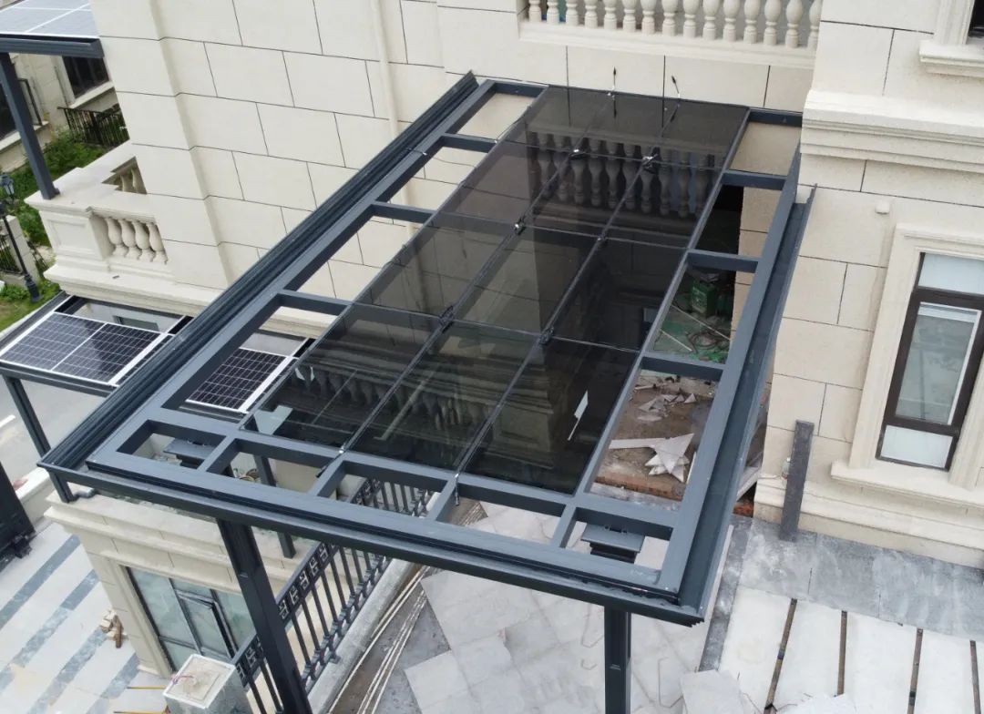 谍照曝光！！！意昂F凯捷集团光电建材新品组件运抵华中仓储中心，，金融建站/渠道招商模式有望越发多元