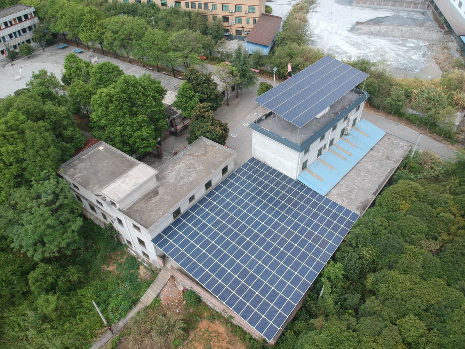 工厂限电停产，，阛阓4点下班！！！缺电问题再发酵，，不装光伏开工都难！！！