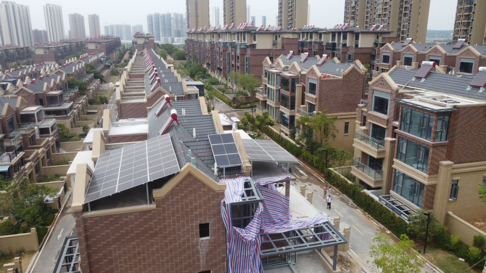 潦诳委：：：勉励电力用户与新能源企业签署年度及以上绿电生意条约